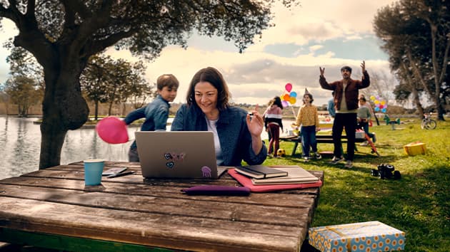 Business woman busy on her laptop